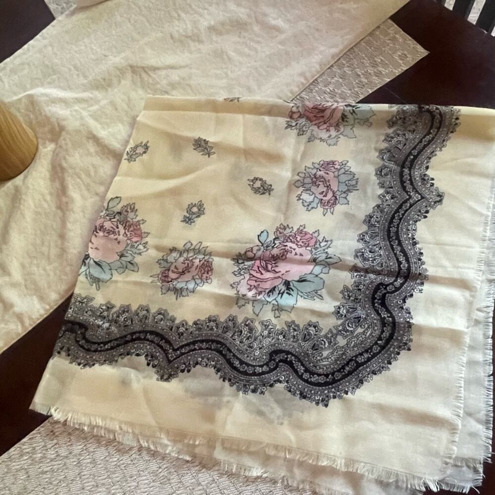 vintage pale Yellow Floral Print wrap shawl scarve